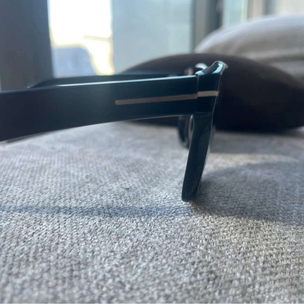 Tom Ford Kendal TF1076 Sunglasses in Black 52mm w/ Case - Picture 10 of 10